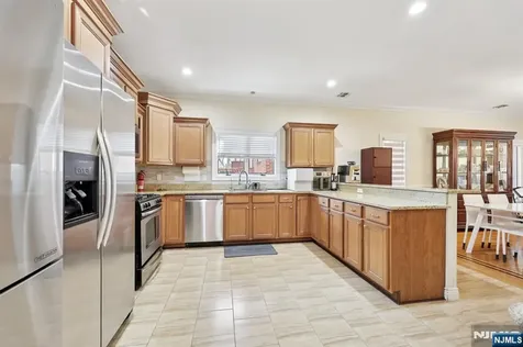 421 Lafayette Avenue Cliffside Park NJ 07010