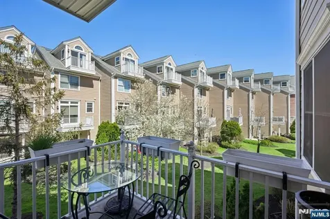 428 Newburgh Court West New York NJ 07093