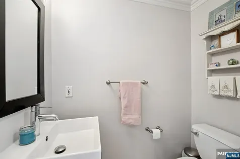 428 Newburgh Court West New York NJ 07093
