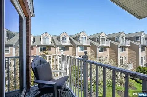 428 Newburgh Court West New York NJ 07093