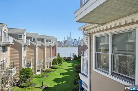 428 Newburgh Court West New York NJ 07093