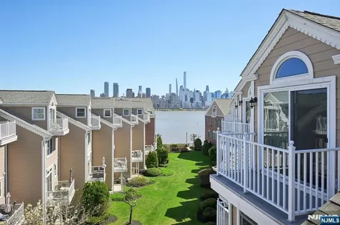 428 Newburgh Court West New York NJ 07093