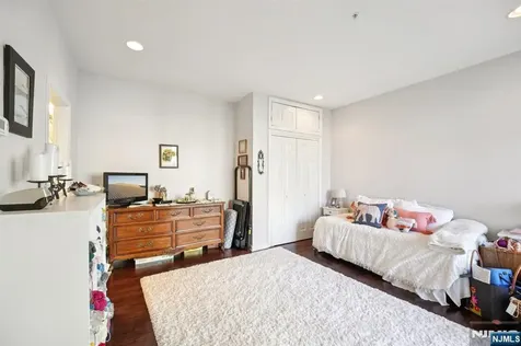 428 Newburgh Court West New York NJ 07093
