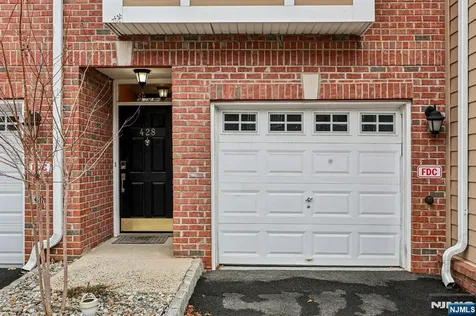 428 Newburgh Court West New York NJ 07093