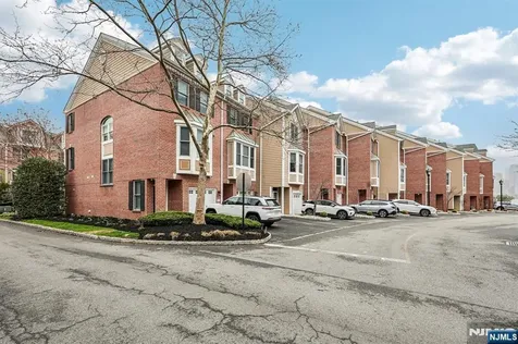 428 Newburgh Court West New York NJ 07093