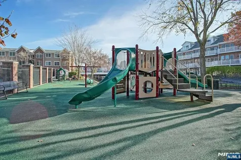 428 Newburgh Court West New York NJ 07093