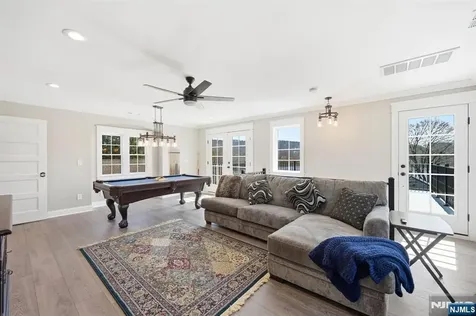 1074 Colfax Avenue Pompton Lakes NJ 07442