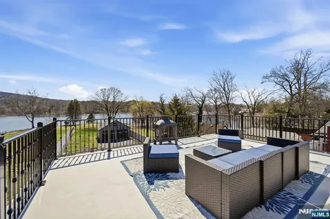 1074 Colfax Avenue Pompton Lakes NJ 07442