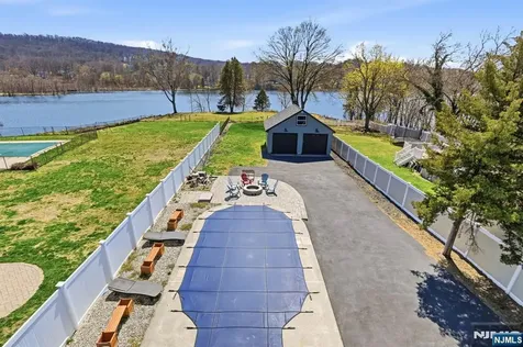 1074 Colfax Avenue Pompton Lakes NJ 07442