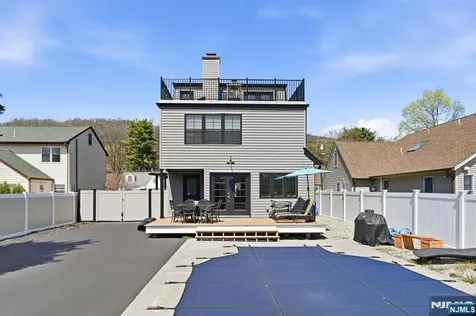 1074 Colfax Avenue Pompton Lakes NJ 07442
