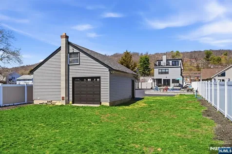1074 Colfax Avenue Pompton Lakes NJ 07442