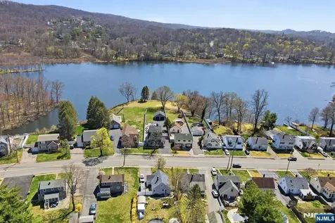 1074 Colfax Avenue Pompton Lakes NJ 07442