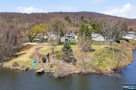 1074 Colfax Avenue Pompton Lakes NJ 07442