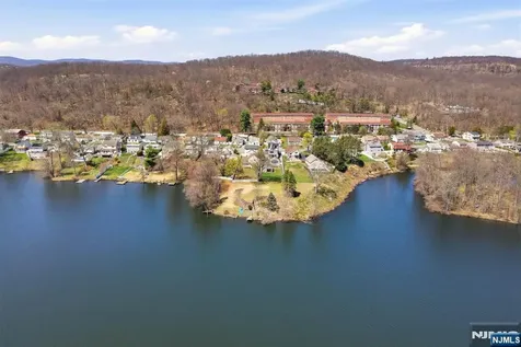 1074 Colfax Avenue Pompton Lakes NJ 07442