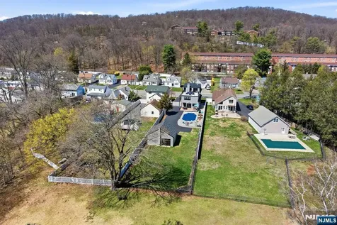 1074 Colfax Avenue Pompton Lakes NJ 07442