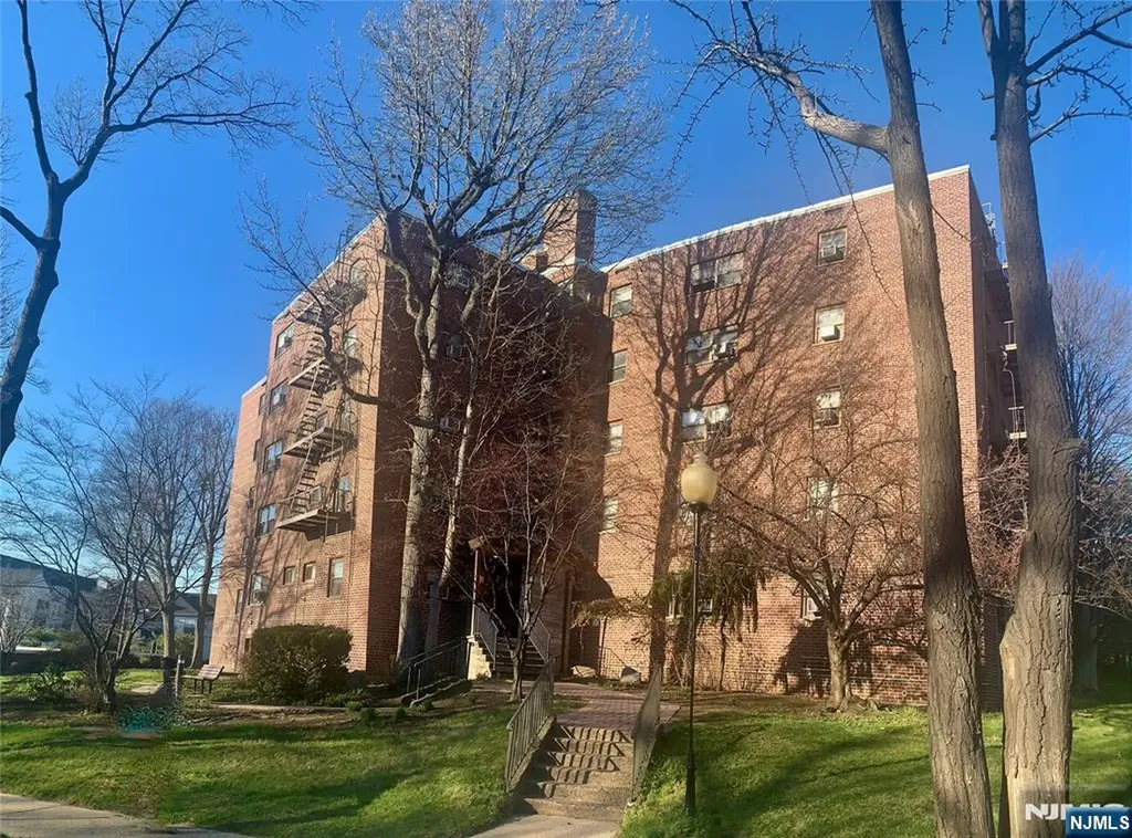 501 Linwood Drive Fort Lee NJ 07024