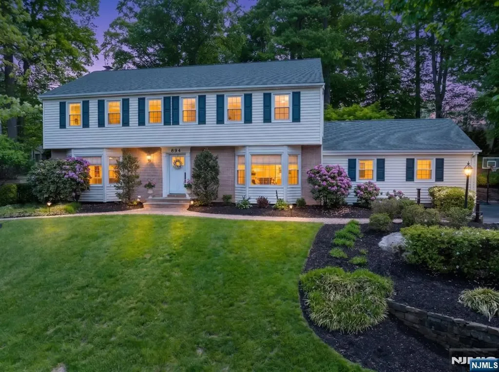 694 Blauvelt Drive Oradell NJ 07649