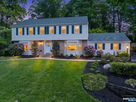 694 Blauvelt Drive Oradell NJ 07649
