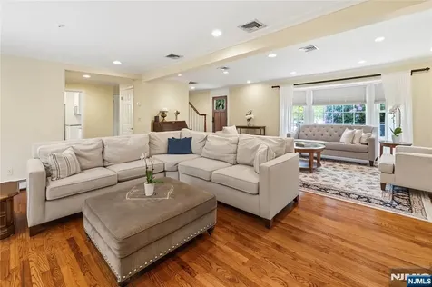694 Blauvelt Drive Oradell NJ 07649