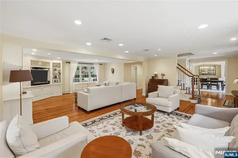 694 Blauvelt Drive Oradell NJ 07649