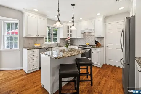 694 Blauvelt Drive Oradell NJ 07649