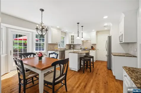 694 Blauvelt Drive Oradell NJ 07649