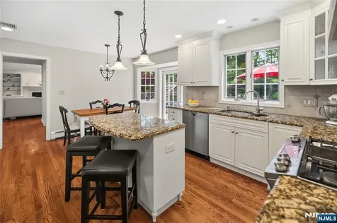 694 Blauvelt Drive Oradell NJ 07649