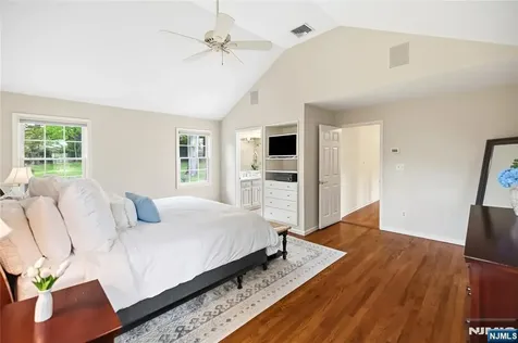 694 Blauvelt Drive Oradell NJ 07649