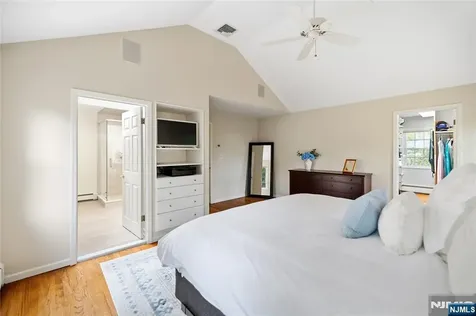 694 Blauvelt Drive Oradell NJ 07649