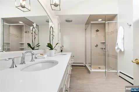 694 Blauvelt Drive Oradell NJ 07649