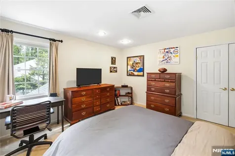 694 Blauvelt Drive Oradell NJ 07649
