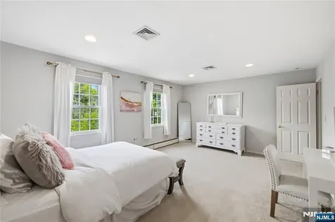 694 Blauvelt Drive Oradell NJ 07649
