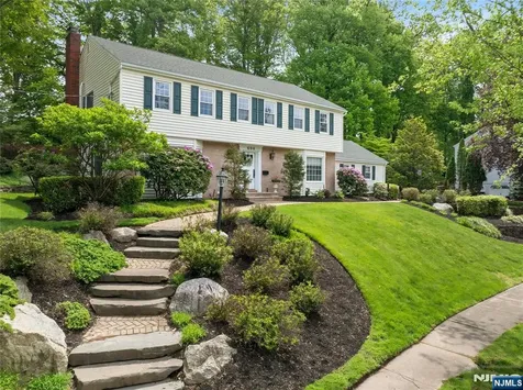 694 Blauvelt Drive Oradell NJ 07649