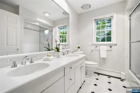 694 Blauvelt Drive Oradell NJ 07649