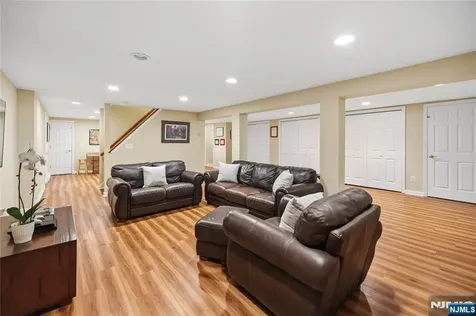 694 Blauvelt Drive Oradell NJ 07649