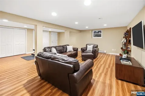 694 Blauvelt Drive Oradell NJ 07649