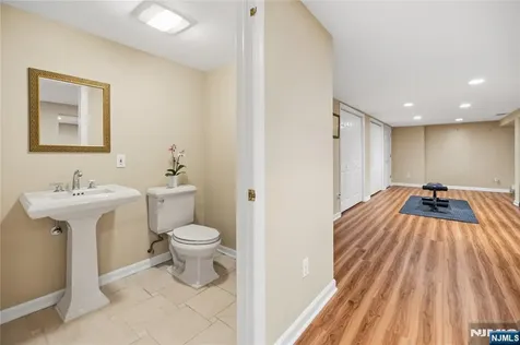 694 Blauvelt Drive Oradell NJ 07649