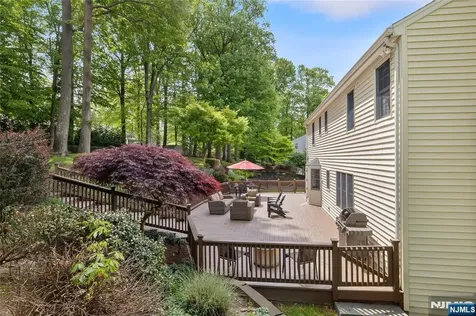 694 Blauvelt Drive Oradell NJ 07649