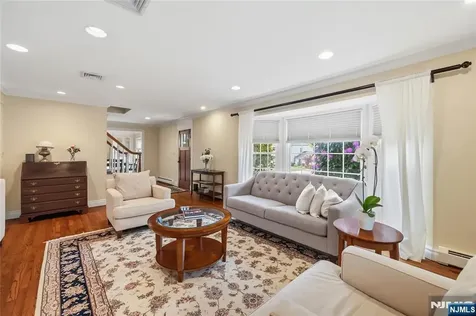 694 Blauvelt Drive Oradell NJ 07649