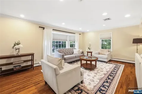 694 Blauvelt Drive Oradell NJ 07649