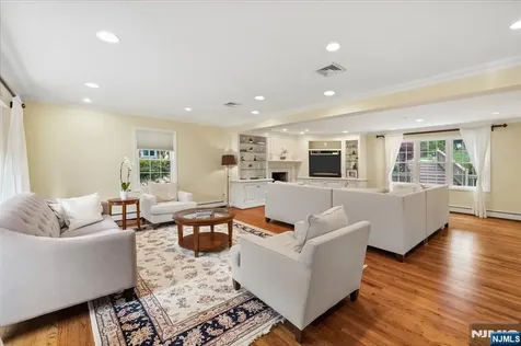 694 Blauvelt Drive Oradell NJ 07649