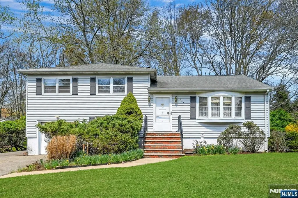 664 Woodside Avenue River Vale NJ 07675