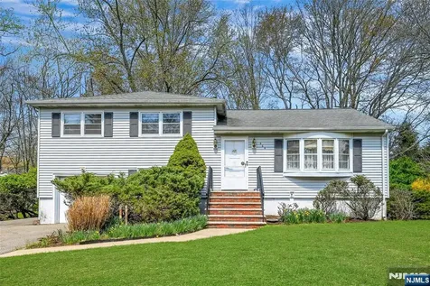664 Woodside Avenue River Vale NJ 07675