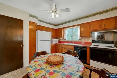 664 Woodside Avenue River Vale NJ 07675