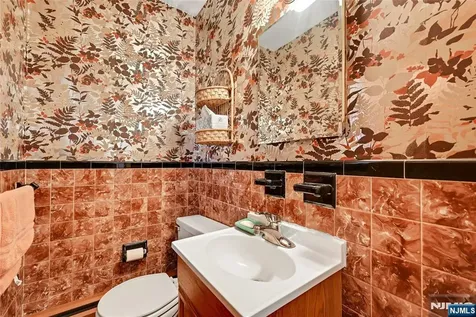 664 Woodside Avenue River Vale NJ 07675
