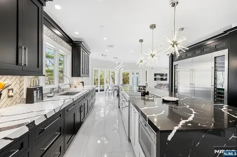 817 W Shore Drive Kinnelon Borough NJ 07405