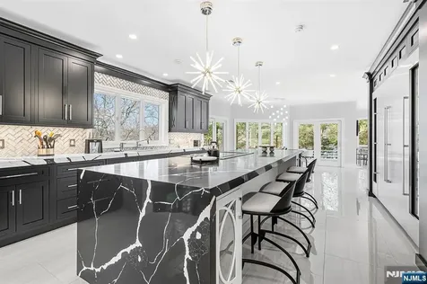 817 W Shore Drive Kinnelon Borough NJ 07405