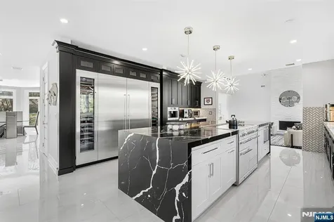 817 W Shore Drive Kinnelon Borough NJ 07405
