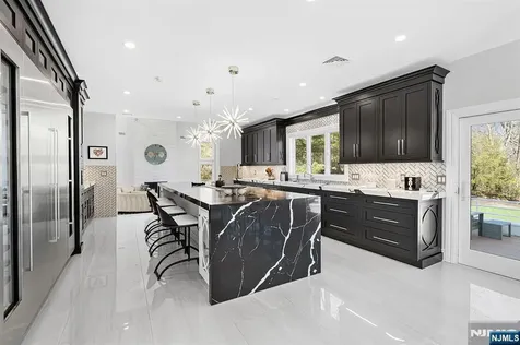 817 W Shore Drive Kinnelon Borough NJ 07405