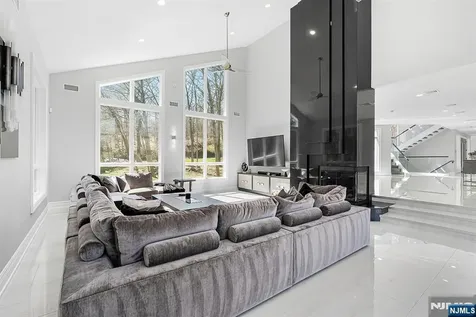 817 W Shore Drive Kinnelon Borough NJ 07405